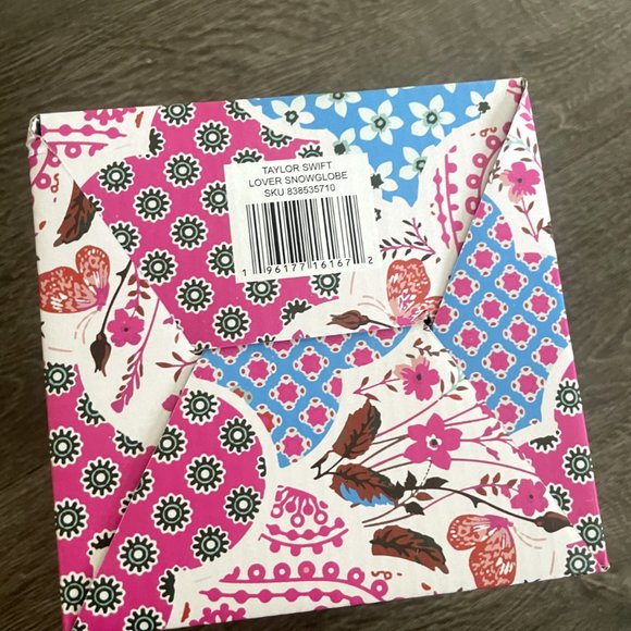 Taylor Swift Lover House Snow Globe NEW Snowglobe Eras Tour IN HAND - Picture 3 of 3